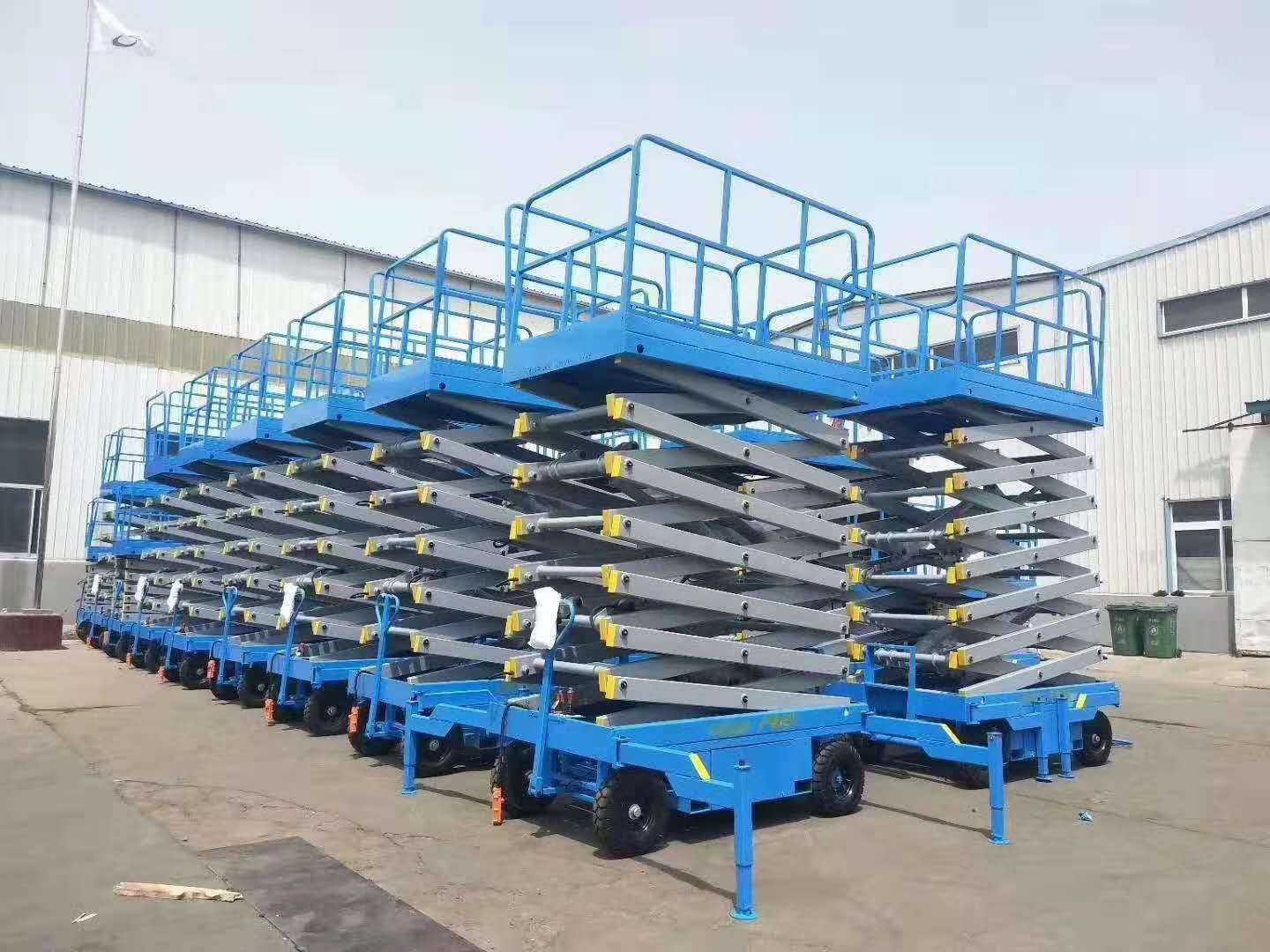 下雨天室外使用剪叉式升降機的危害(圖1) 1-200921133436253.jpg