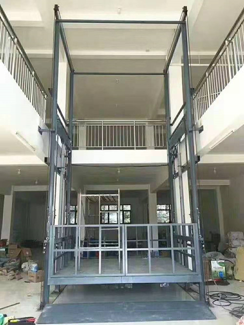 導(dǎo)軌式升降機(jī)的產(chǎn)品組成及優(yōu)劣勢分析(圖1) 導(dǎo)軌式升降機(jī)的產(chǎn)品組成及優(yōu)劣勢分析(圖1)