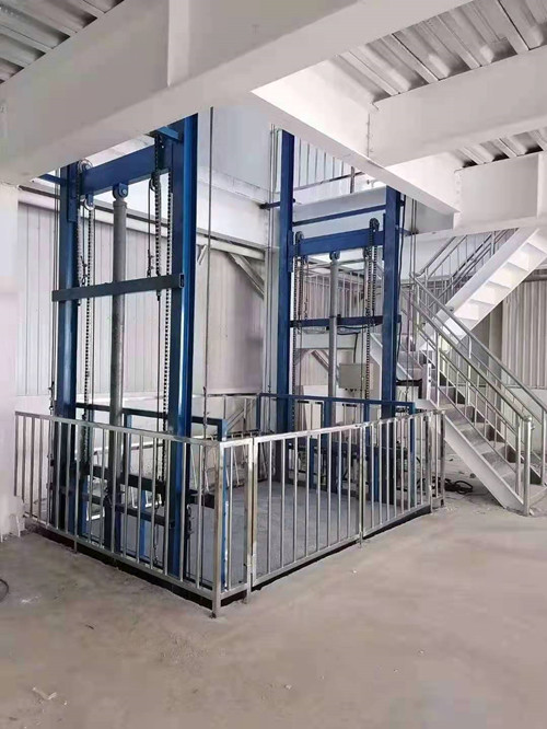 導(dǎo)軌式升降機(jī)的產(chǎn)品組成及優(yōu)劣勢分析(圖2) 導(dǎo)軌式升降機(jī)的產(chǎn)品組成及優(yōu)劣勢分析(圖2)